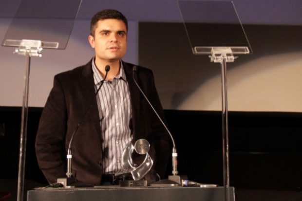 Alexandre Tarifa, do Portal Minha Vida, recebe o prêmio na categoria Gestão de Pessoas